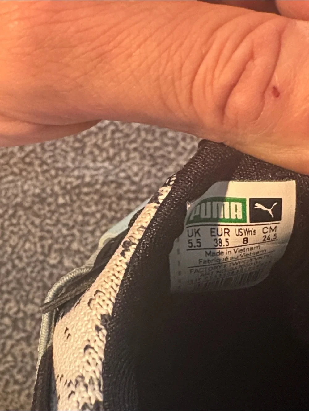 Puma Women’s Size 8 White/Green/Black Sneakers Excellent Condition!
